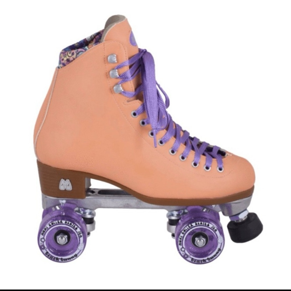 Moxi beach bunny roller skates